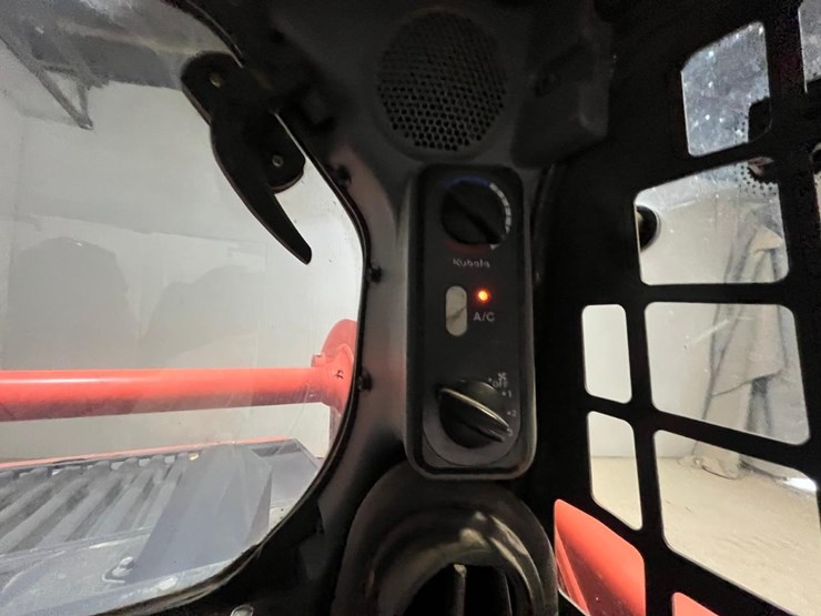 2022-kubota-ssv65-image-24