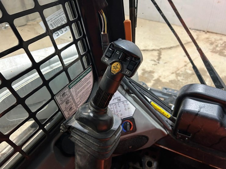 2016-bobcat-t550-image-28
