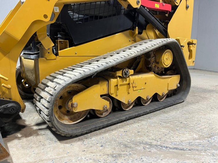 2023-caterpillar-259d3-image-12