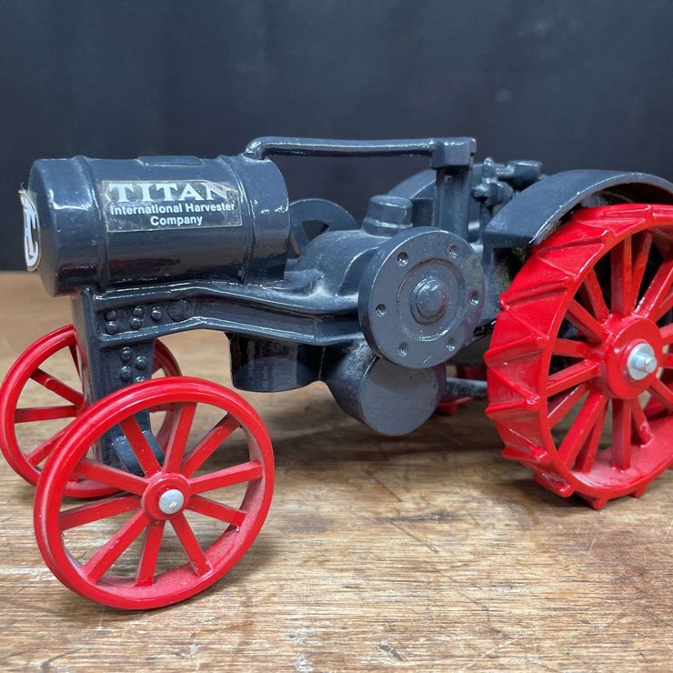 1/16 IHC Titan 10-20 SM
