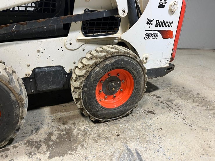 2022-bobcat-s740-image-13