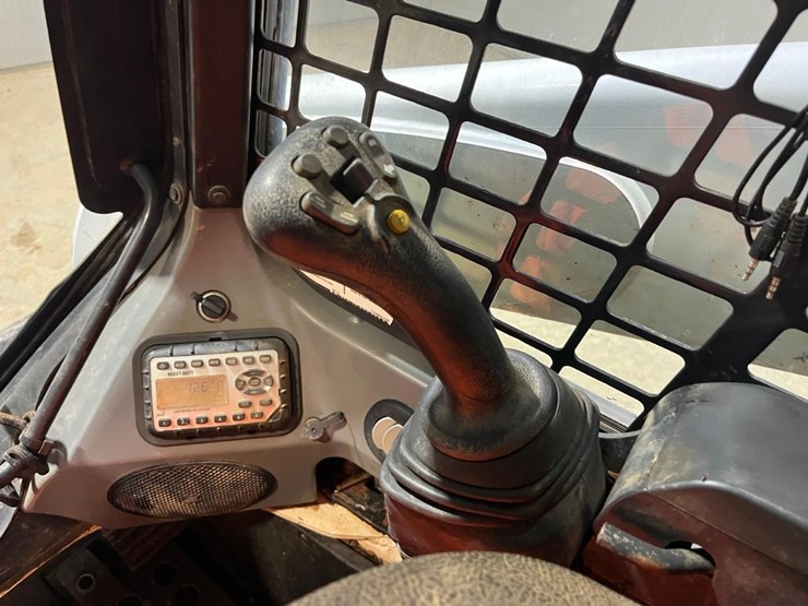 2022-bobcat-t770-image-33