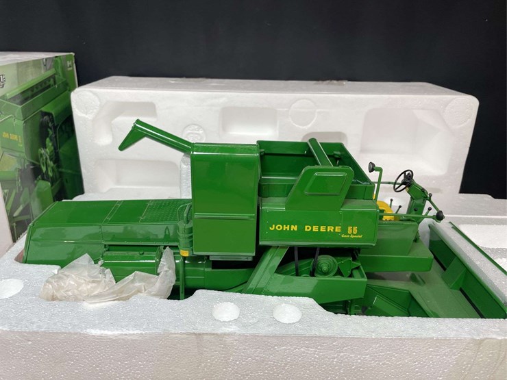 1/16-john-deere-55-combine-prestige-nib-ertl-image-4