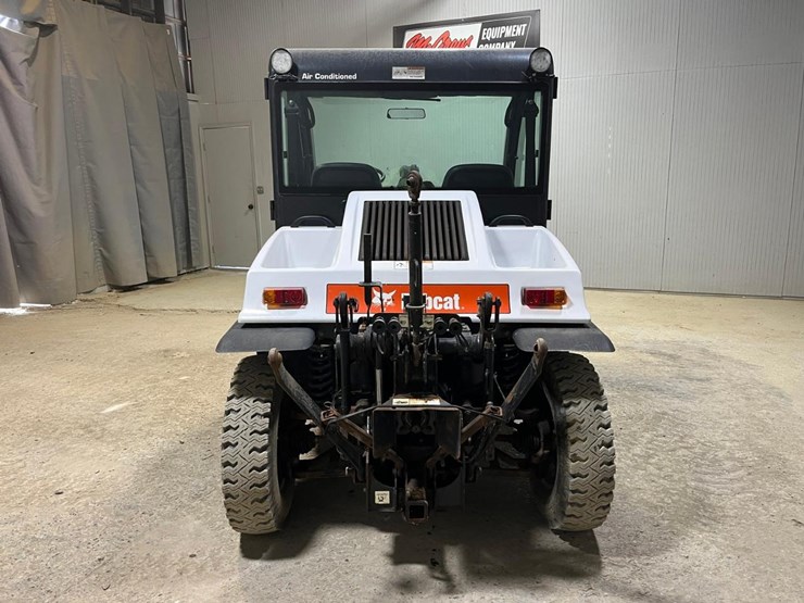 bobcat-5610-toolcat-utility-vehicle-image-4