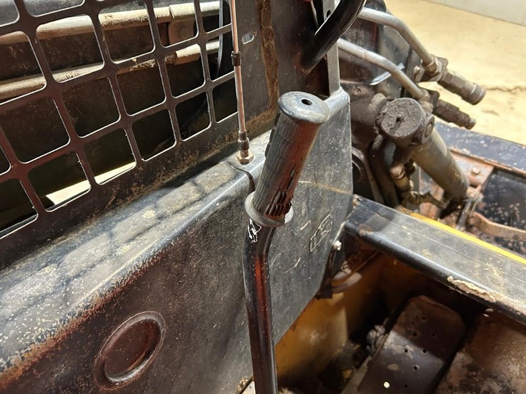 new-holland-lx665-image-22