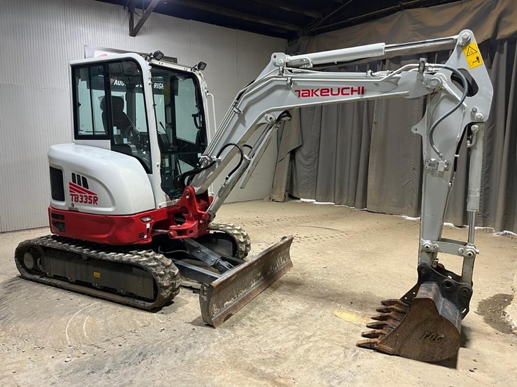 2023-takeuchi-tb335r-image-7