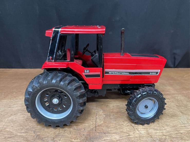 1/16-ih-5488-1984-first-edition-nib-ertl-image-9