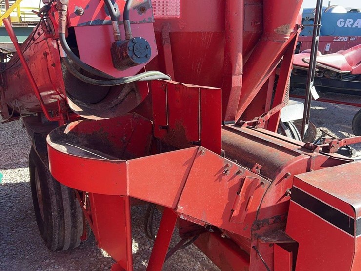 case-ih-1350-image-3