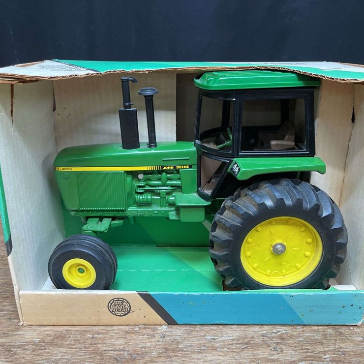 1/16 John Deere 4255 NIB Ertl