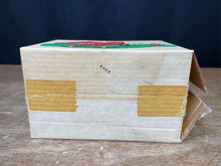 1/16-case-500-1985-nfts-nib-ertl-image-19
