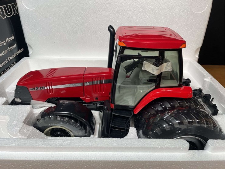 1/16-case-ih-magnum-mx240-collector-nib-ertl-image-2