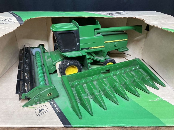 1/24-scale-john-deere-titan-ii-combine-nib-ertl-image-2