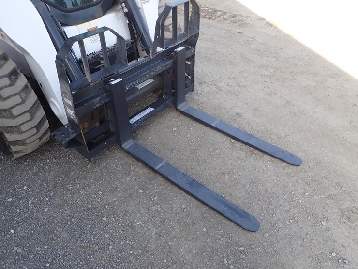 bobcat-42"-skid-steer-pallet-forks-image-2