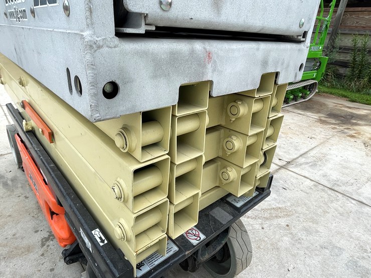 jlg-2630es-image-11