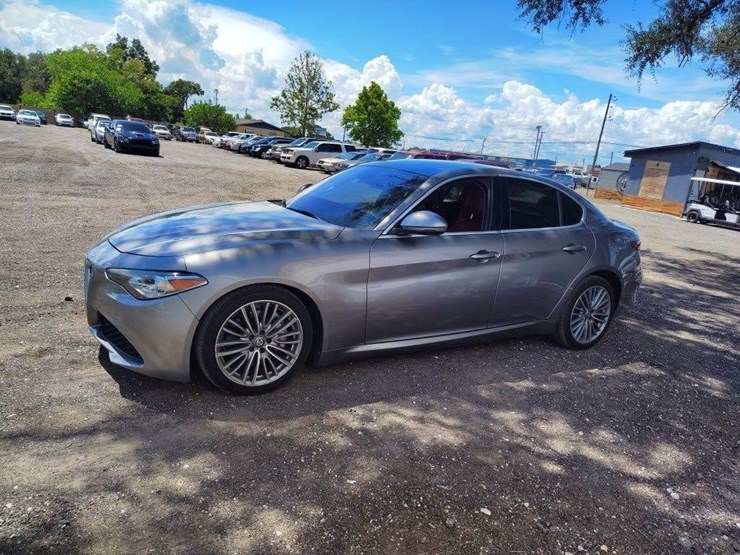 2018-alfa-rome-giulia-runs/moves-ti-image-3
