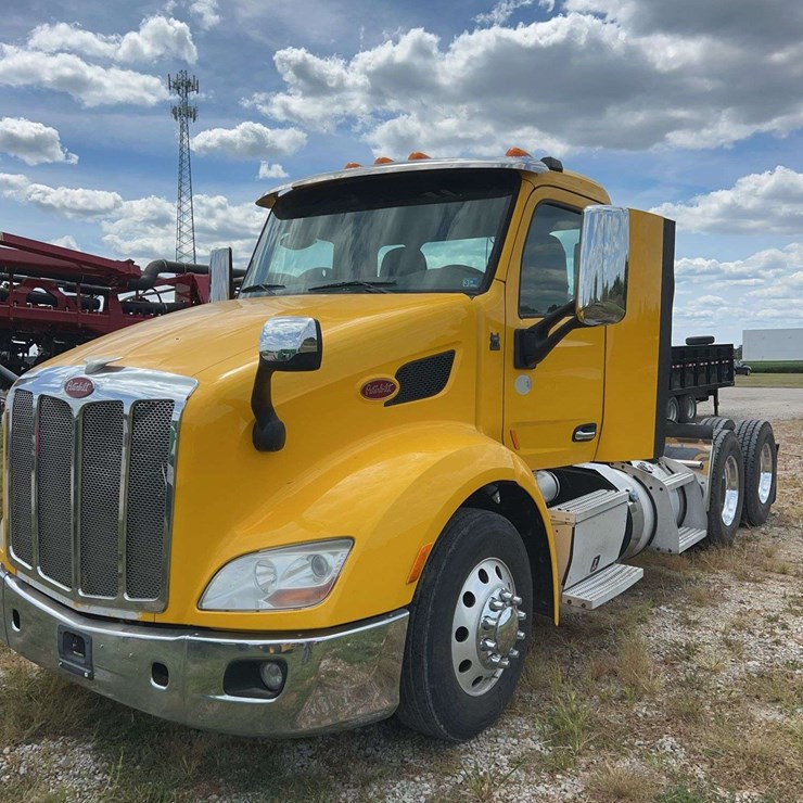 2016 PETERBILT 579