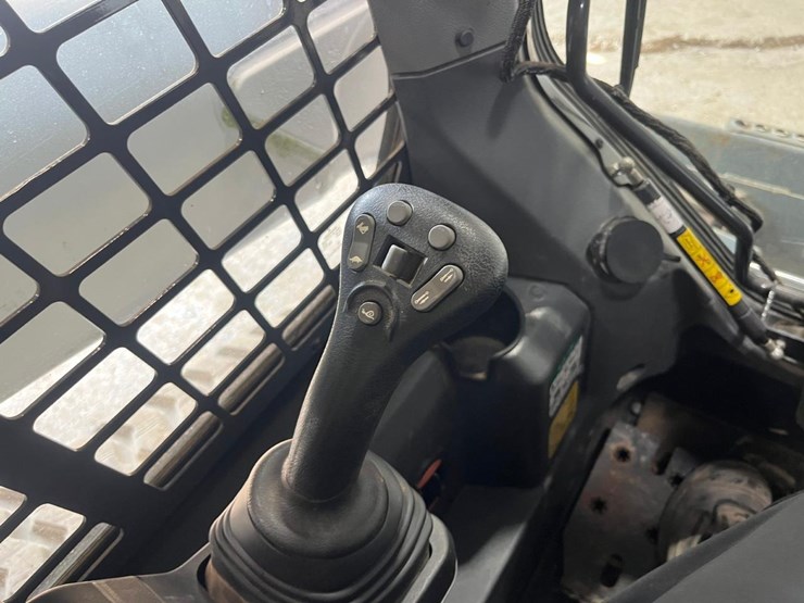 2021-bobcat-t76-image-32