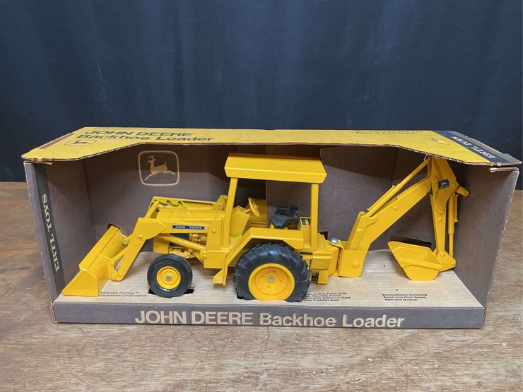1/16-john-deere-backhoe-nib-ertl-image-1