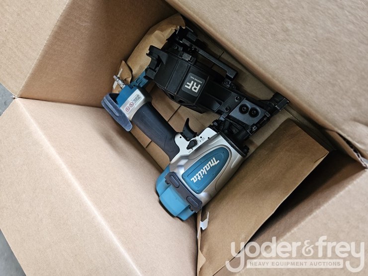 makita-1-3/4"-roofing-coil-pneumatic-nailer,-an454-(1yr-factory-warranty)-image-2