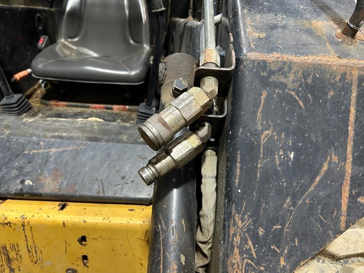 new-holland-lx665-image-11