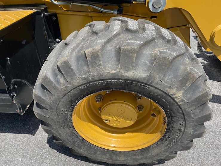 2019-caterpillar-440-image-19