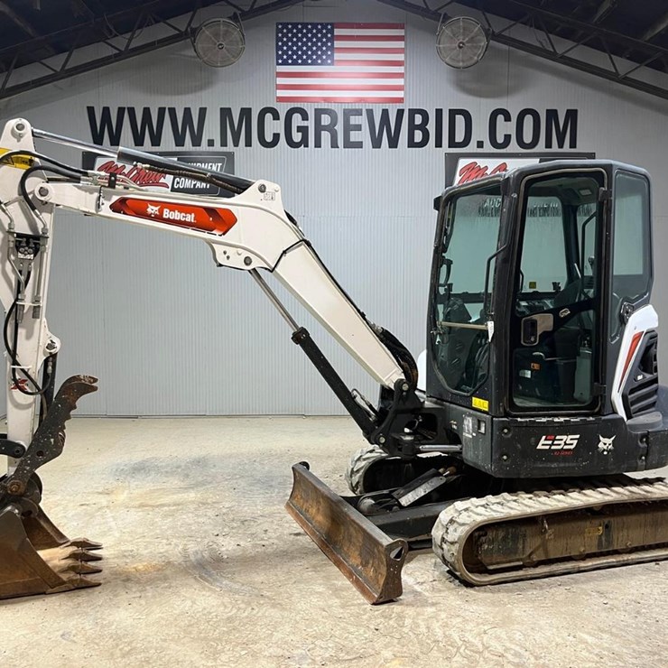 2022 BOBCAT E35