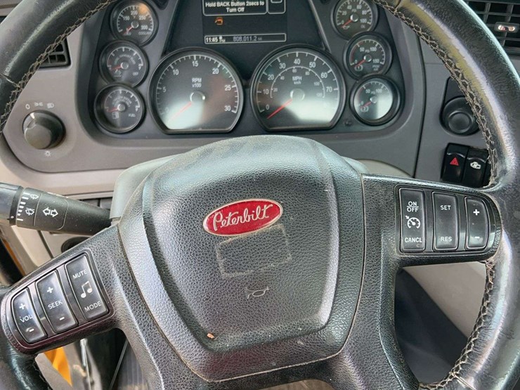 2016-peterbilt-579-image-28