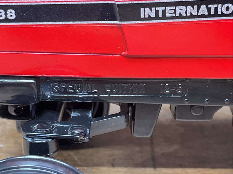 1/16-ih-5088-1981-special-edition-nib-ertl-image-4