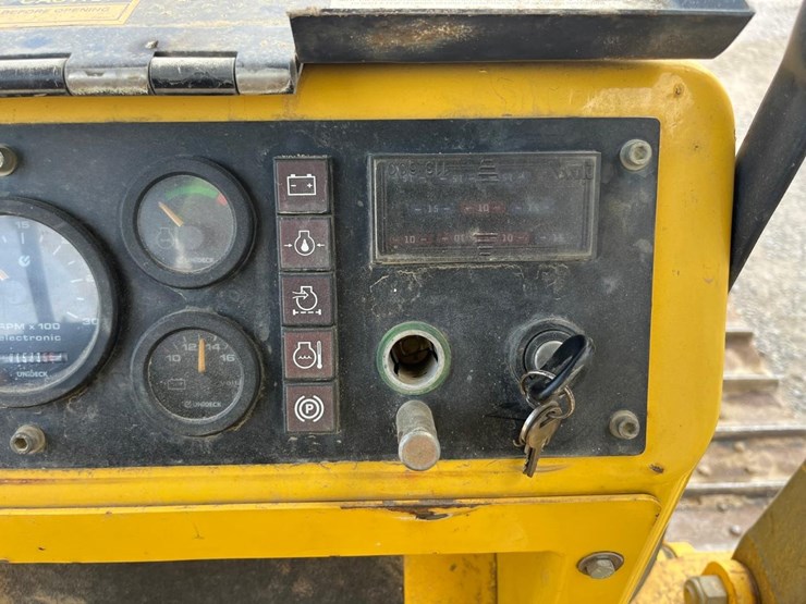 new-holland-d70-crawler-dozer-image-26