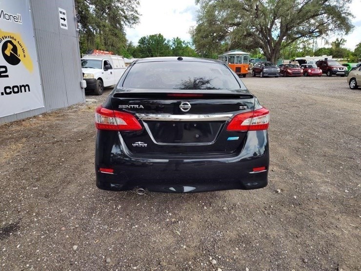 2014-nissan-sentra-runs/moves-s-image-4
