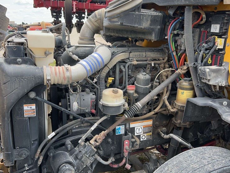 2016-peterbilt-579-image-31