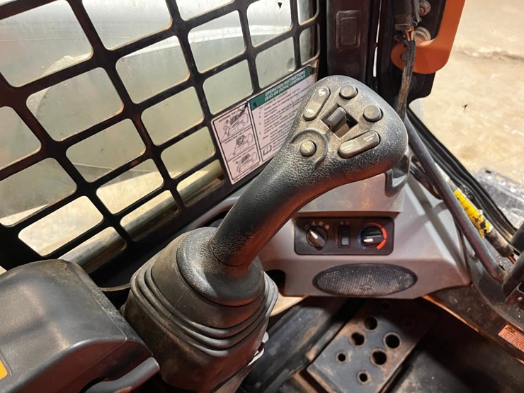 2022-bobcat-t770-image-31