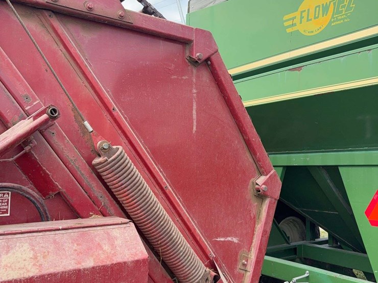 new-holland-852-image-5