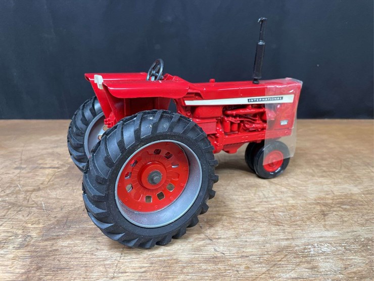 1/16-ih-856-1996-sfts-nib-ertl-image-8