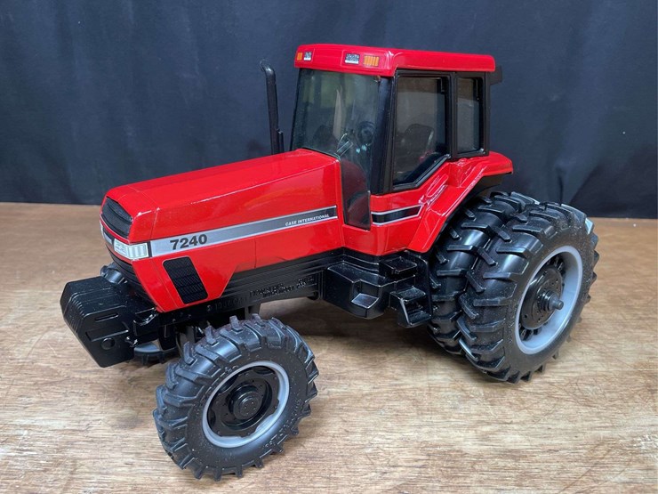 1/16-case-ih-magnum-7240-intro-nib-ertl-image-2