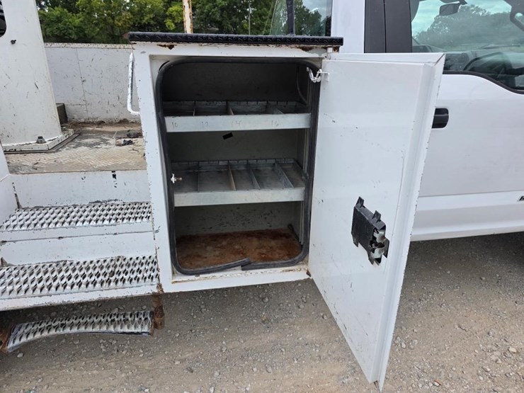 2017-ford-f550-image-16