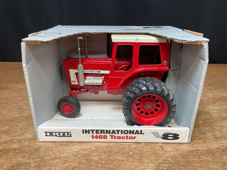 1/16-ih-1468-nib-ertl-image-1