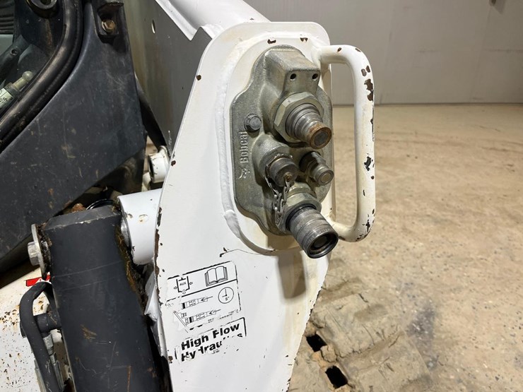 2022-bobcat-t770-image-11