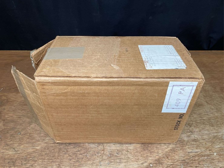 1/16-ih-5488-1984-first-edition-nib-ertl-image-14