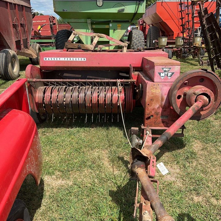 MASSEY-FERGUSON 12