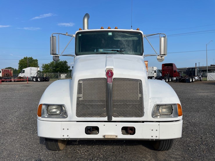 2008-kenworth-t300-image-2