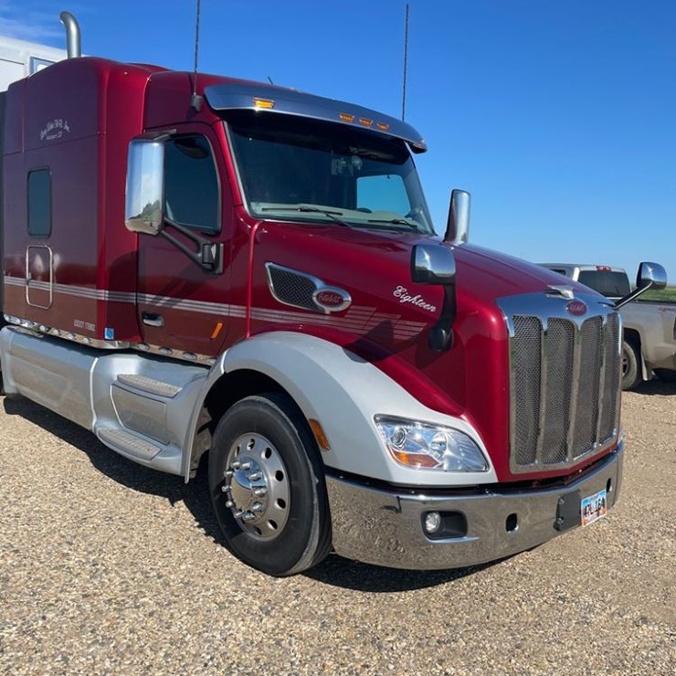 2018 Peterbilt Truck (DR12147)