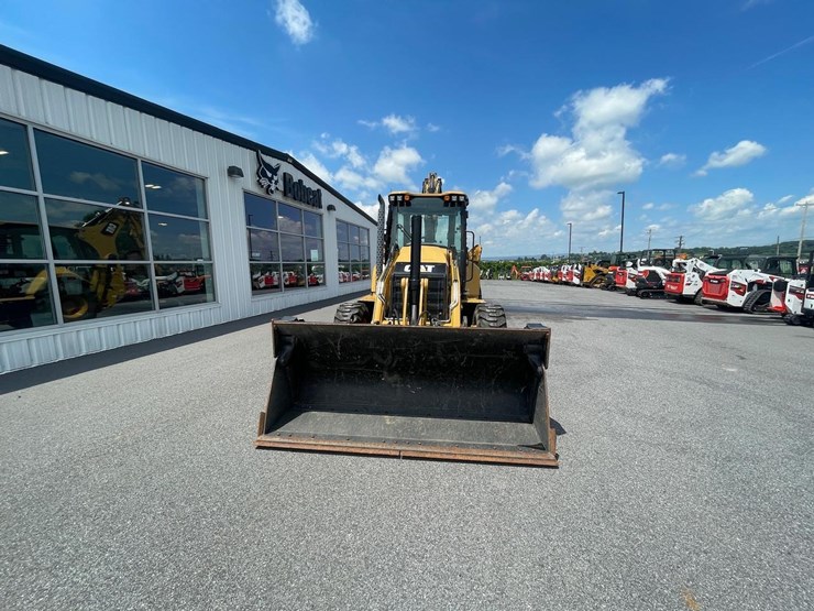2019-caterpillar-440-image-8