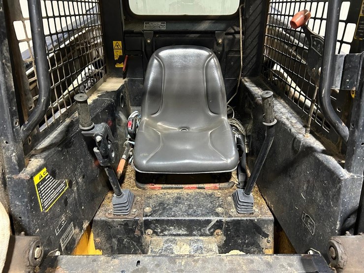 new-holland-lx665-image-17