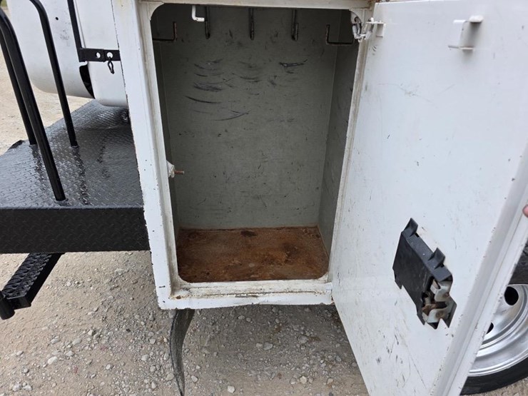 2017-ford-f550-image-13