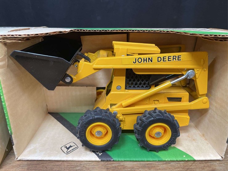 (2)-1/16-john-deere-skid-steer-+-machine-trailer-nib-ertl-image-3