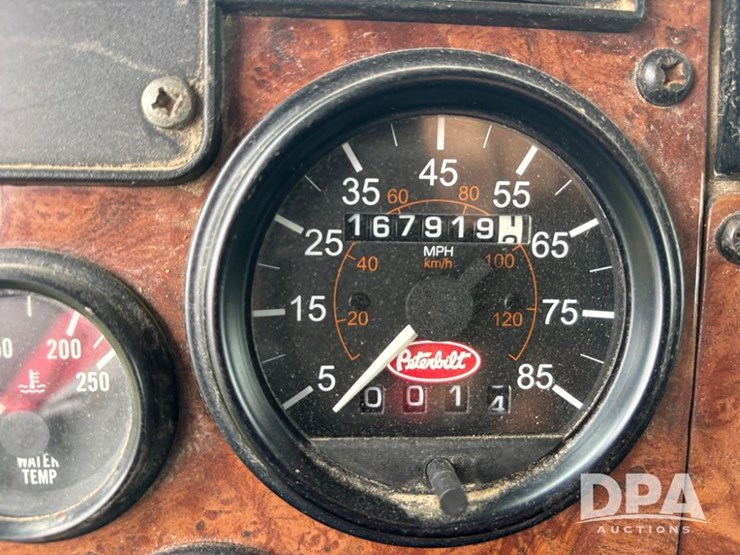 2002-peterbilt-330-image-67