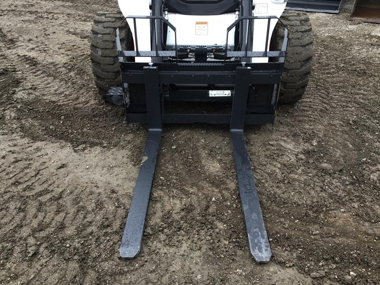 bobcat-48"-heavy-duty-skid-steer-pallet-forks-image-2