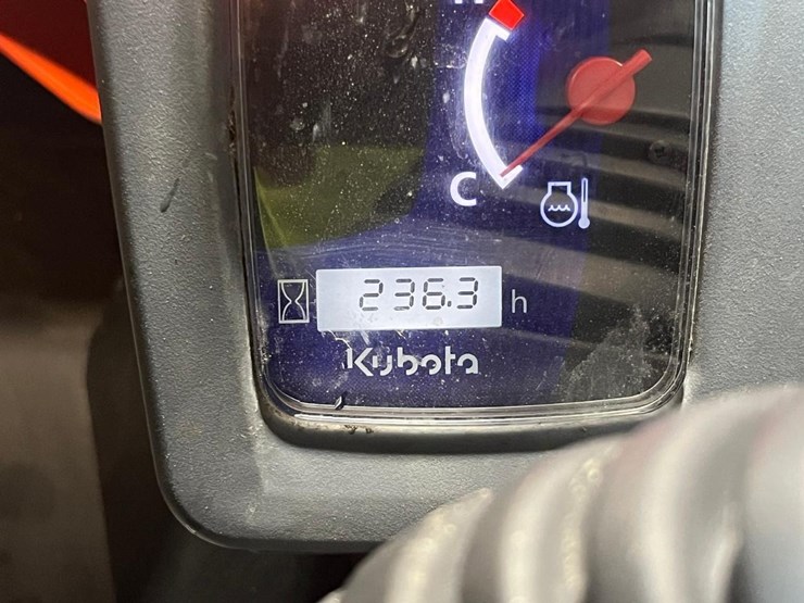 2023-kubota-ssv75-image-18