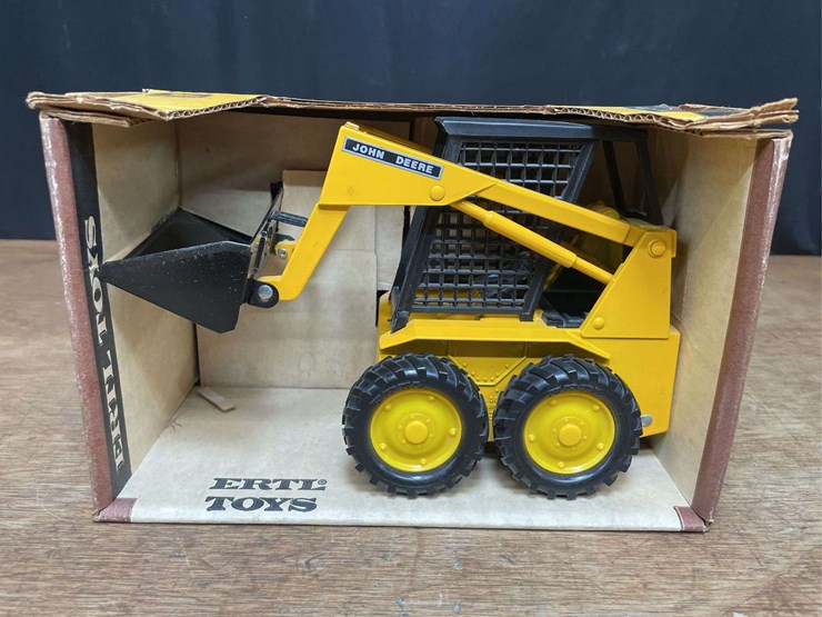 1/16-john-deere-industrial-skid-steer-nib-ertl-image-1